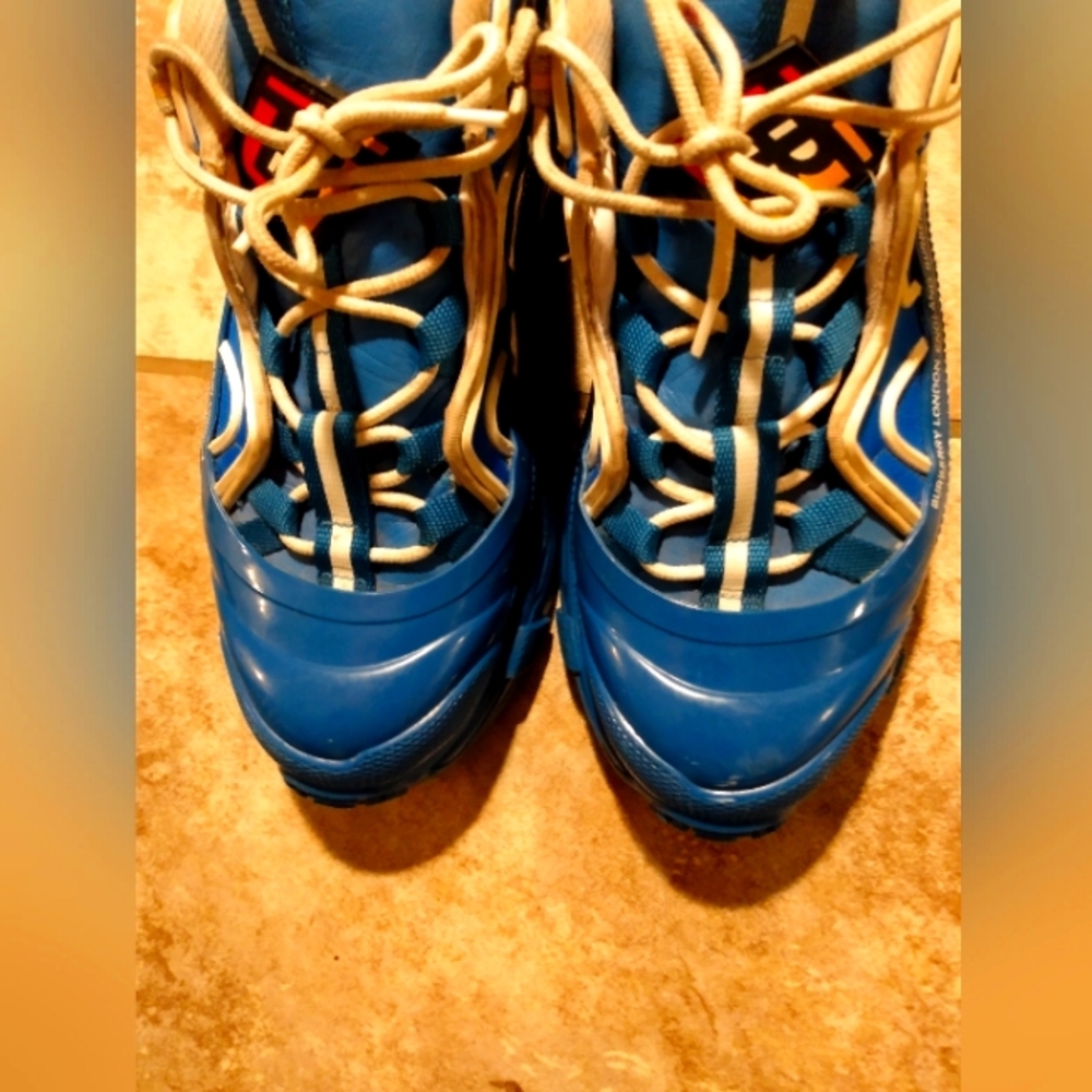 Burberry shoes size 9